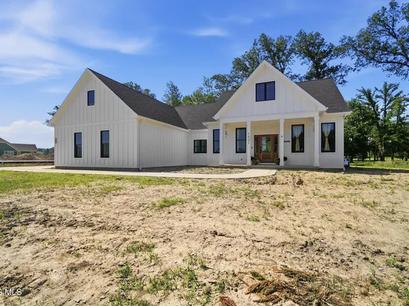 1531 Saint Andrews Dr, Bowling Green, OH 43402