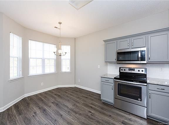 5th image of 3637 Dashiel Dr.