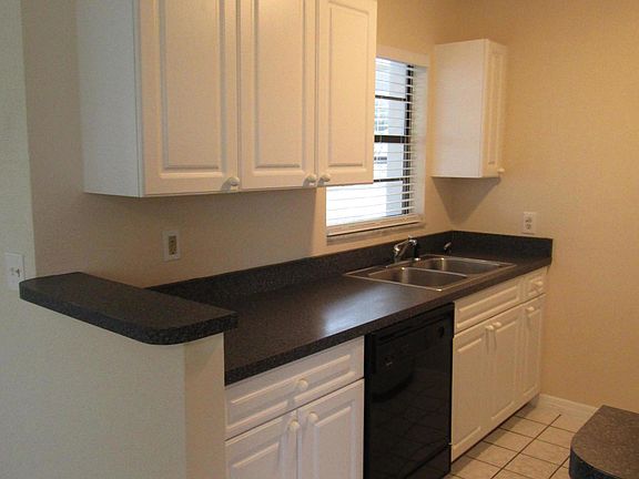 3rd image of 4407 Sherwood Blvd