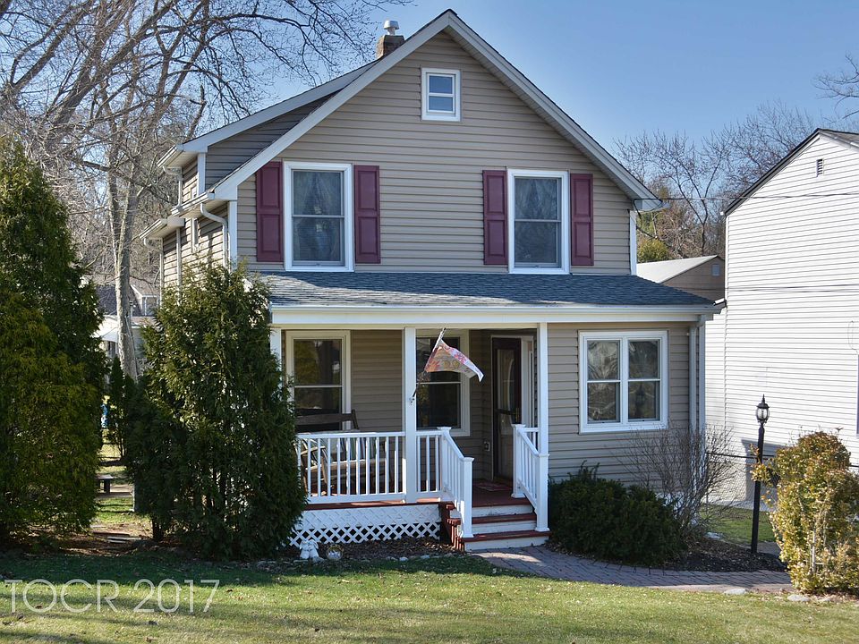 1st image of 662 Lafayette Ave
