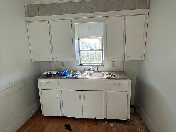 4th image of 1805 Comanche St
