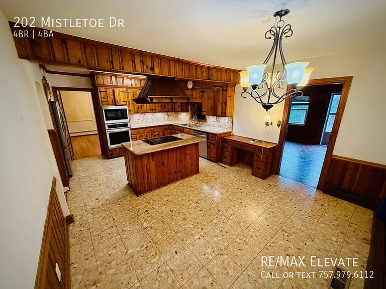 202 Mistletoe Dr — Photo 8