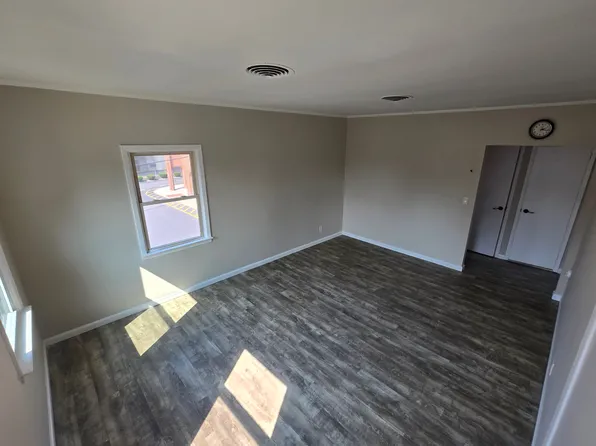 27 John St APT C, Amityville, NY 11701