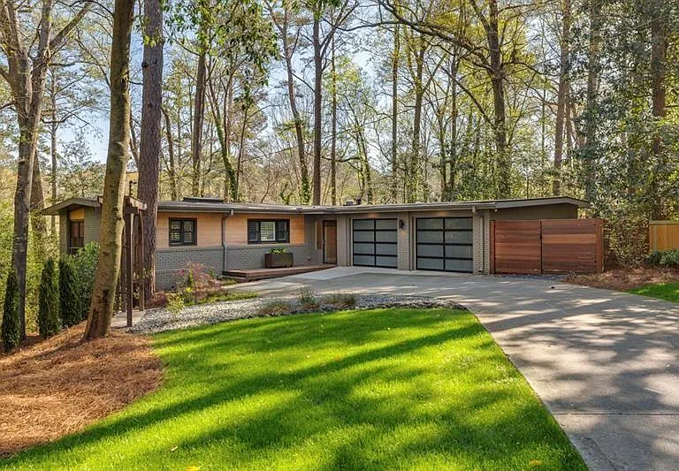 1921 Walthall Dr NW — Photo 3