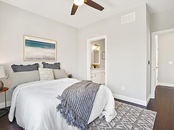 3rd image of 1517 Oak St #1517
