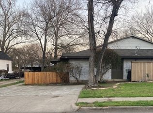 512 Bois Darc St, Lockhart, TX 78644