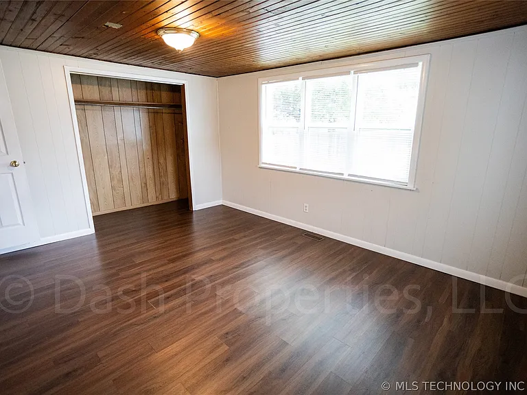 1119 S Florence Ave — Photo 25