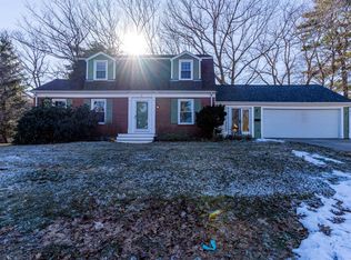 2 Seavey St, Hampton, NH 03842