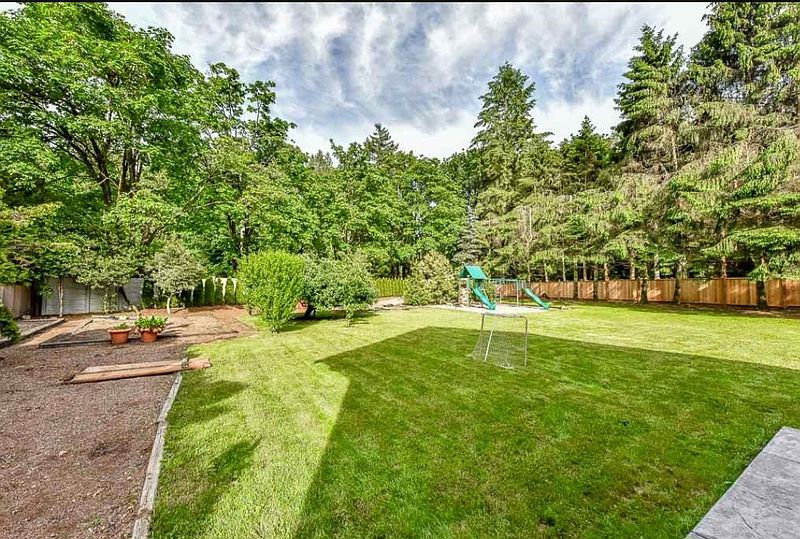 Surrey House for rent - 4 Bedrooms — photo 10
