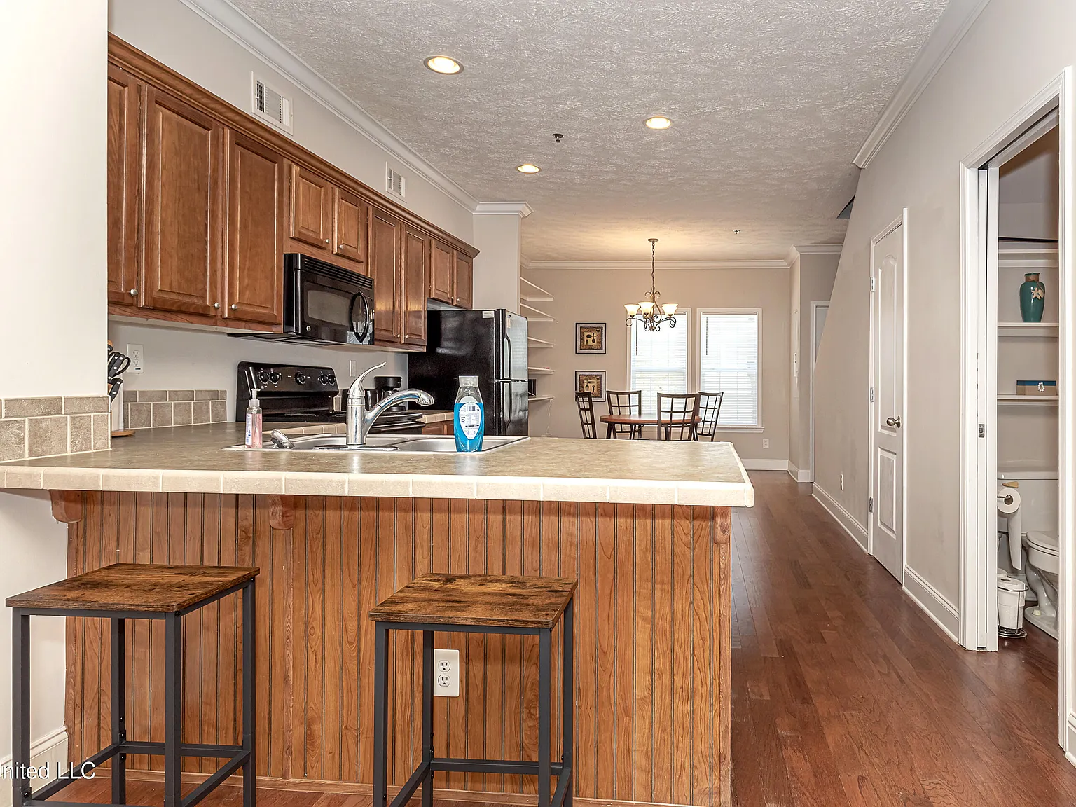3 bed, 2.5 bath, 1589 sqft, $2,500 — Photo 2