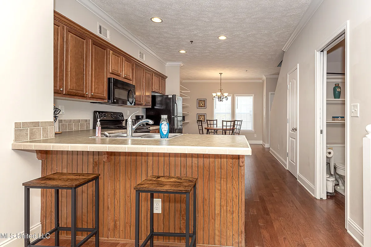 Building Photo - 611 Peach St #611
