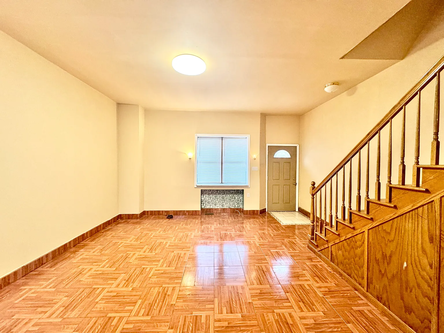 3 bed, 1932 sqft, $2,500 — Photo 4