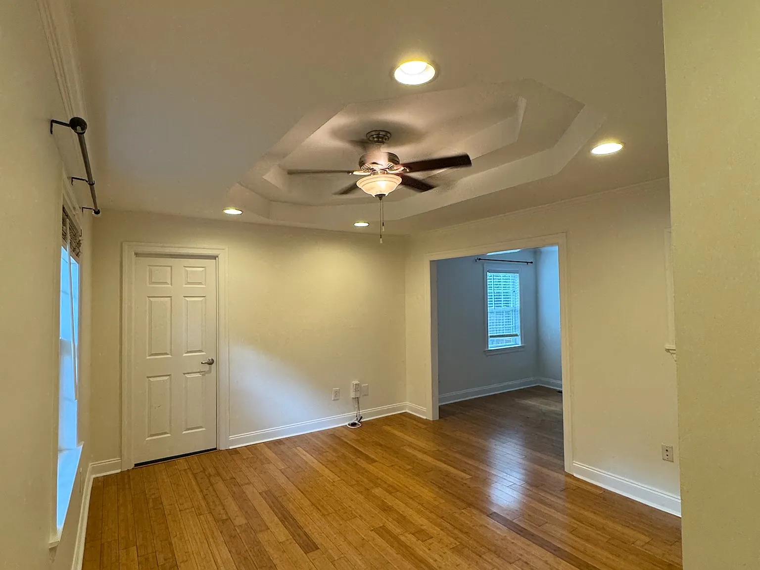 2 bed, 959 sqft, $2,600 — Photo 2