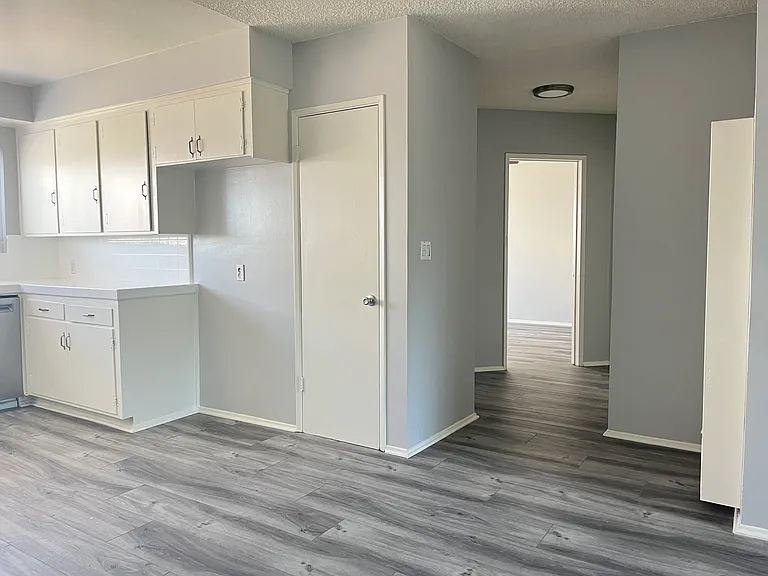 2250 N Frederic St #D — Photo 4