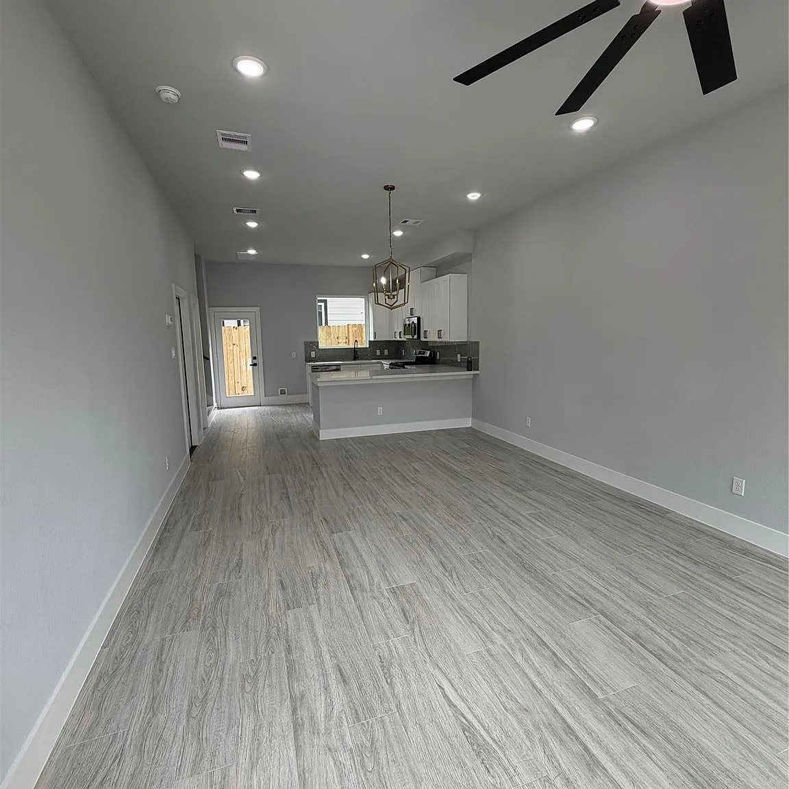 3 bed, 2.5 bath, $2,300 — Photo 3