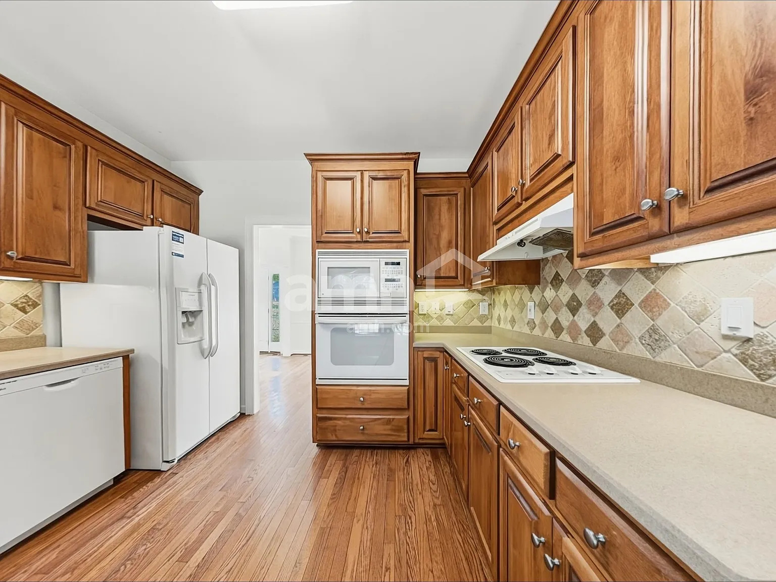 4 bed, 3.0 bath, 2600 sqft, $2,895 — Photo 4
