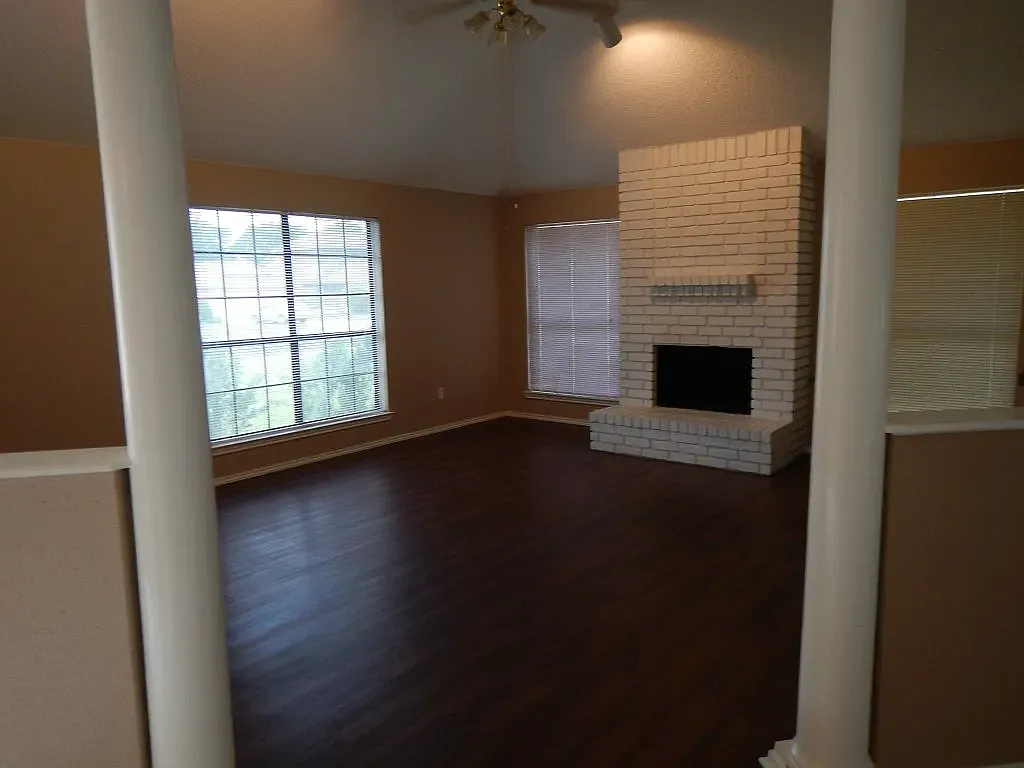 3 bed, 1571 sqft, $2,200 — Photo 3