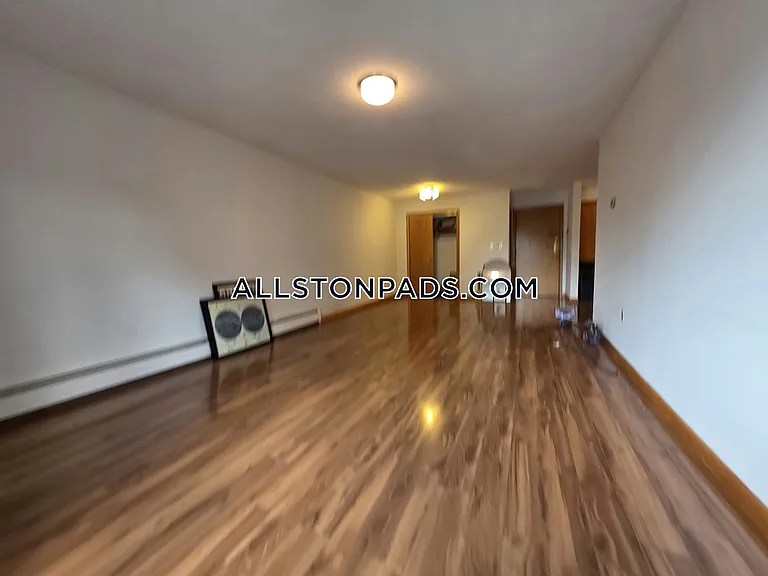 28 Brentwood St #7 — Photo 1