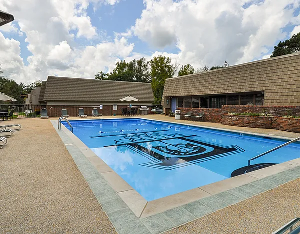 Regency Park Apartments — Photo 4