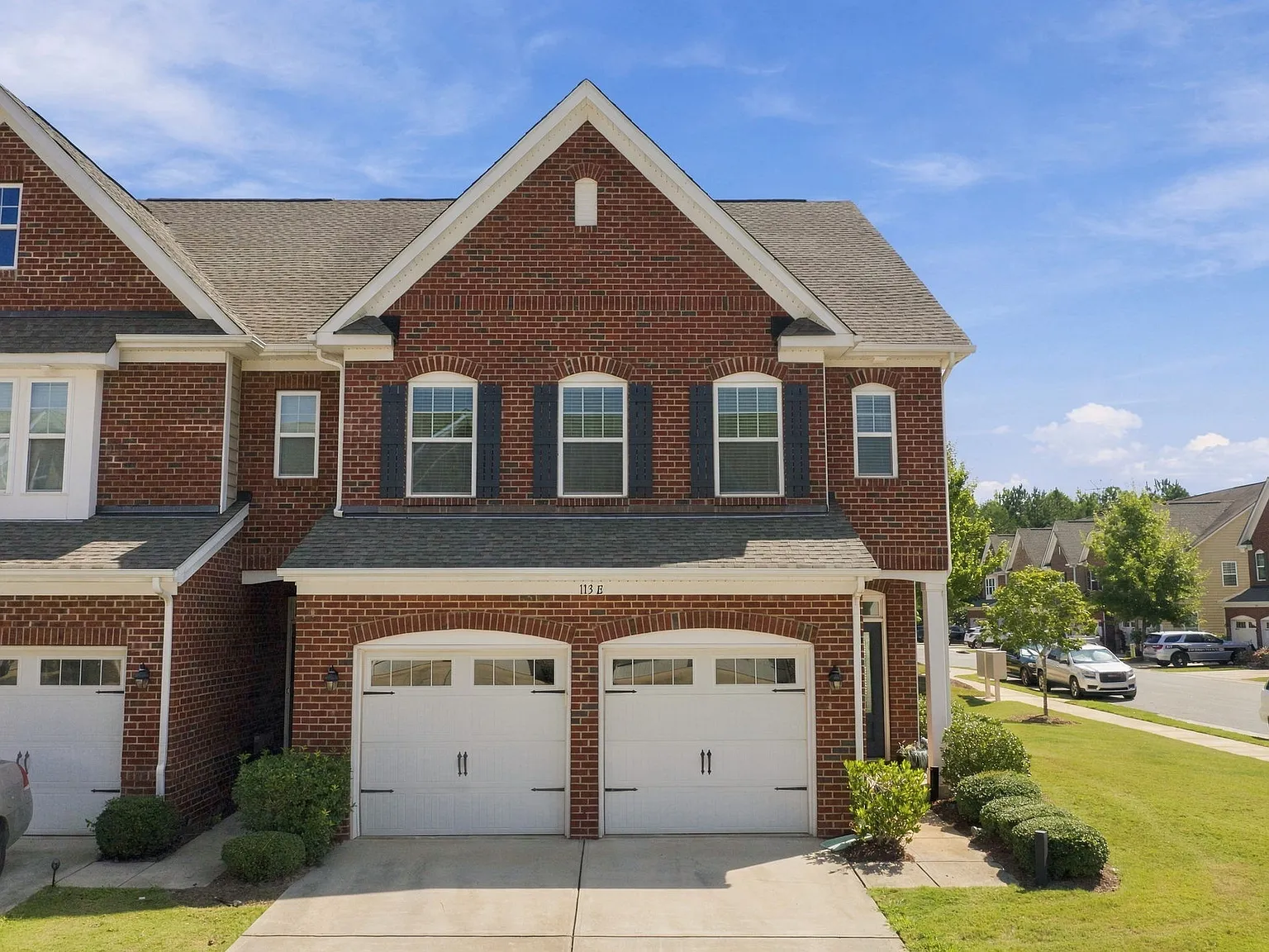 3 bed, 2.5 bath, 1980 sqft, $2,100 — Photo 2