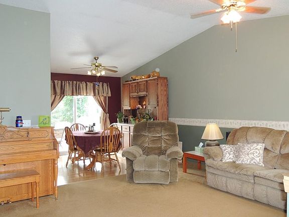 3rd image of 2925 Lakeview Dr