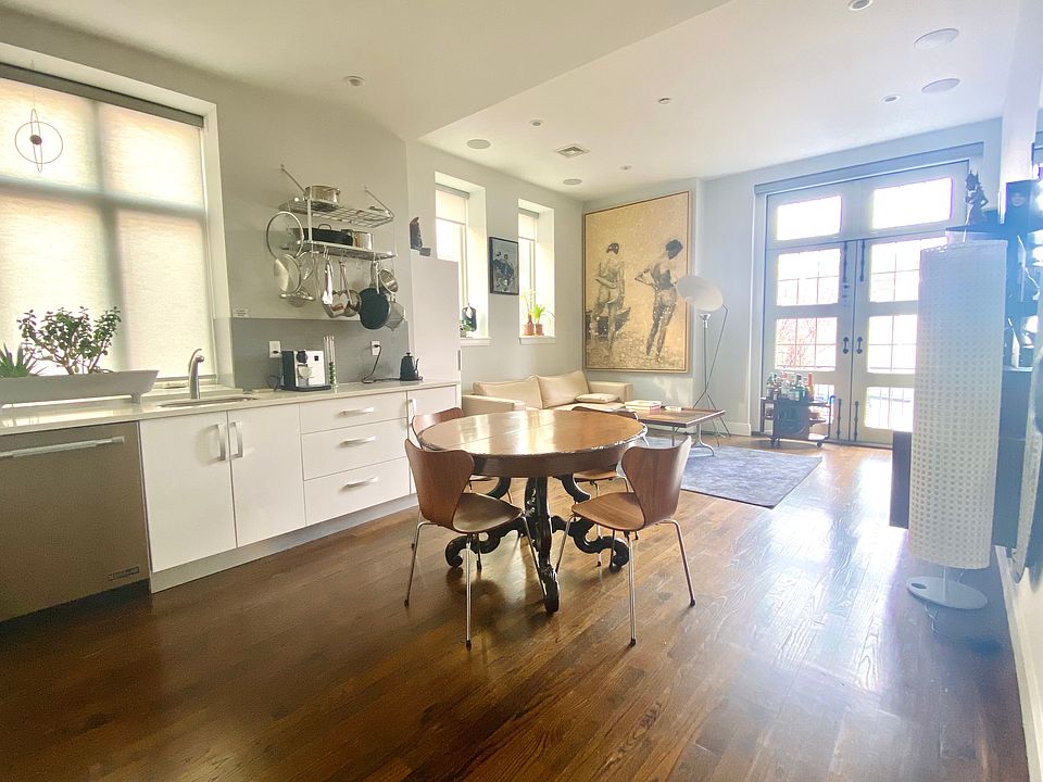 1st floor living room