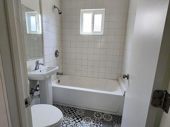5th image of 528 Golden Ave APT 7