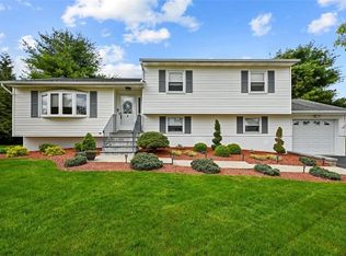 9 New Castle Dr, Washingtonville, NY 10992