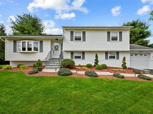 9 New Castle Drive, Washingtonville, NY 10992