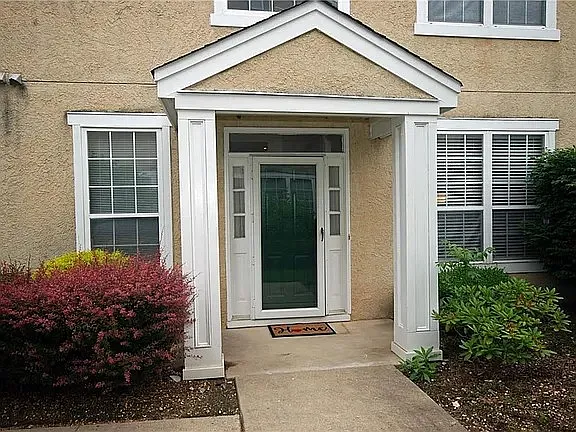 3 bed, 2.5 bath, 2116 sqft, $3,850 — Photo 2