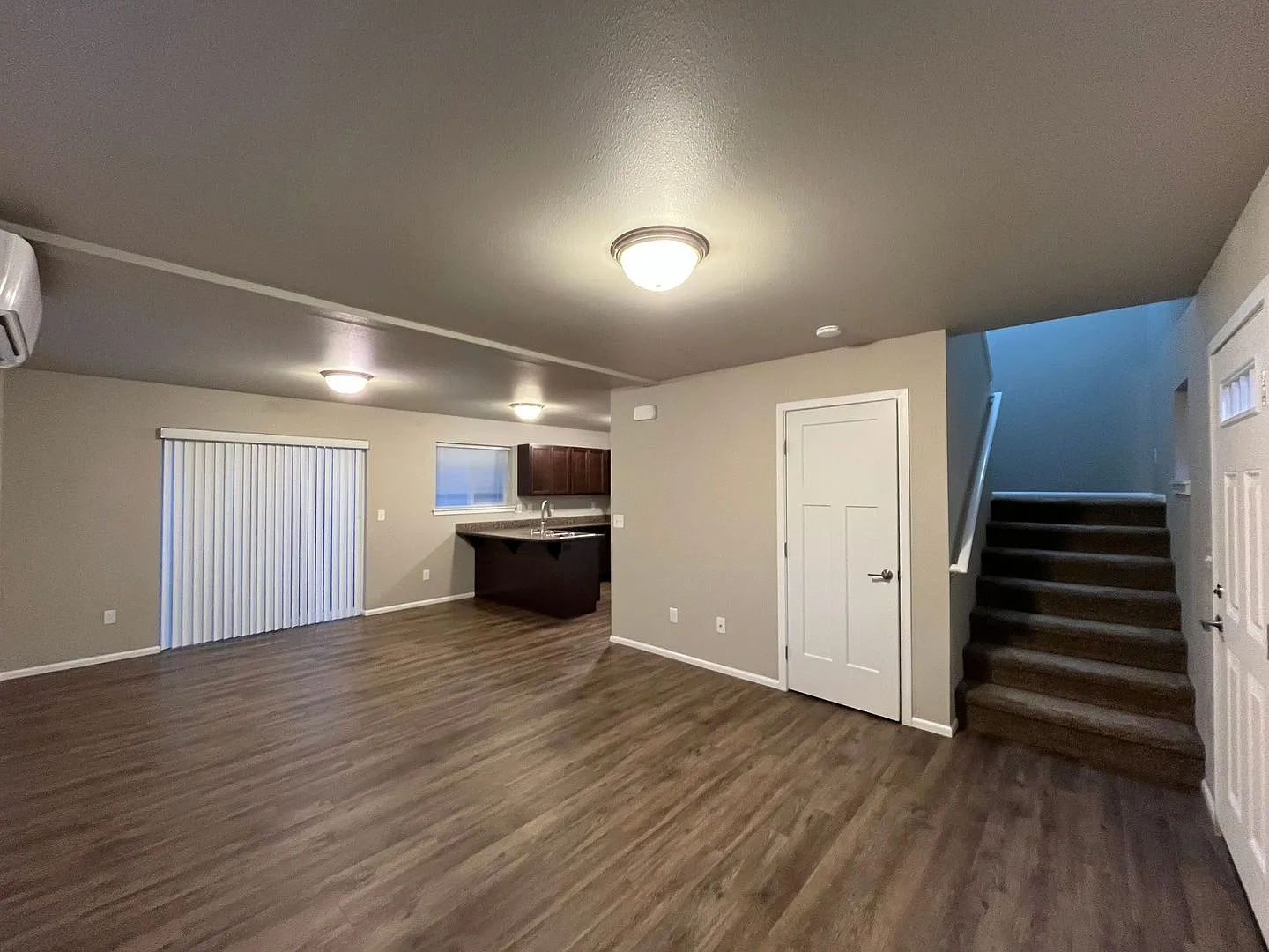 Townhouse Style 3 Bedroom — Photo 3