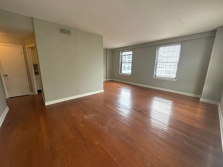 109 N Main St #406 — Photo 4