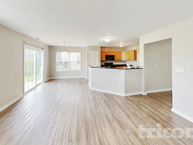 11311 Breezehill Ln — Photo 2