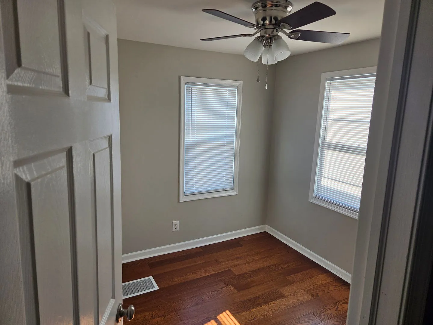 3 Bedroom 1 1/2 bath townhouse — Photo 4
