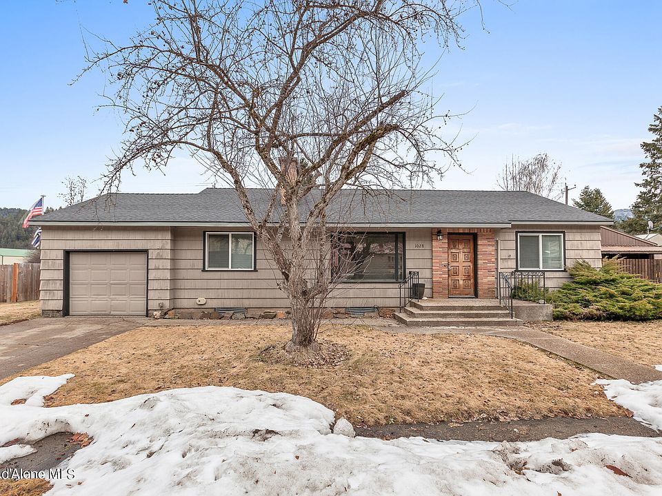 1st image of 1028 E Larch Ave