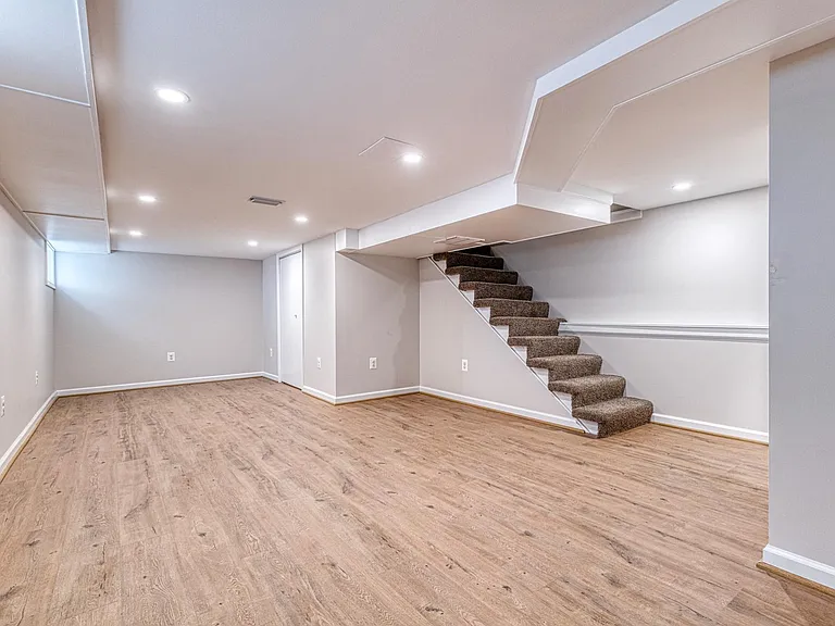 16 S Kelly Ave — Photo 24
