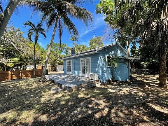 4th image of 2208 SW 18th Ave