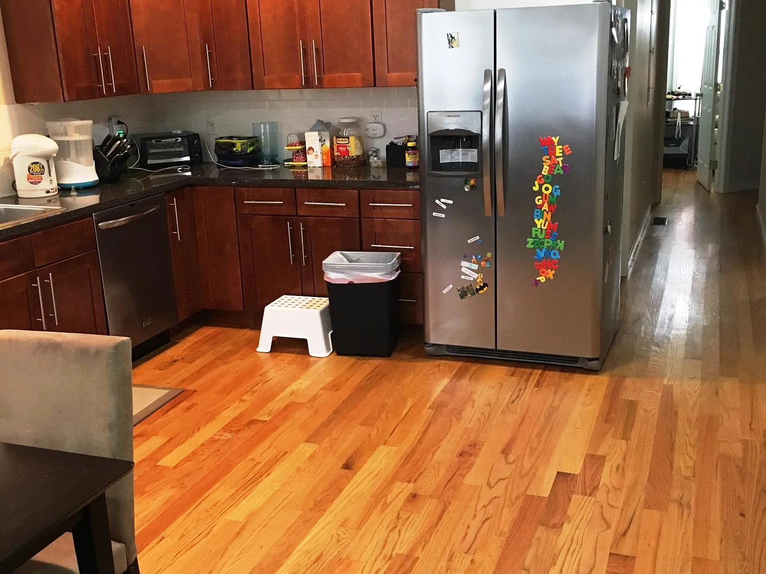 3 bed, 1.5 bath, 1390 sqft, $2,100 — Photo 4