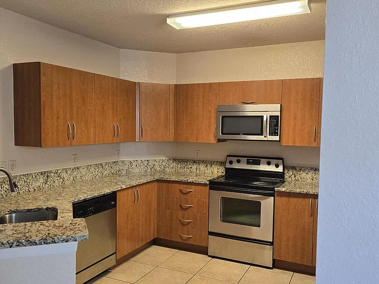 144 SW Peacock Blvd #23-201 — Photo 8