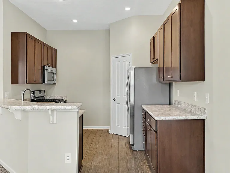 800 Redwood Ln — Photo 17