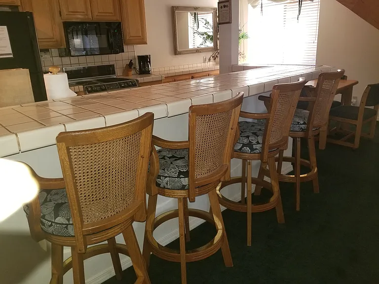 kitchen/ bar area