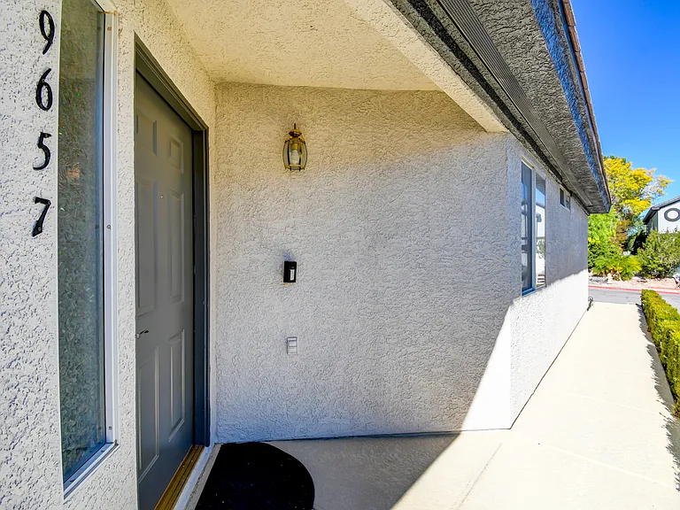 9657 Marble Peak Ct — Photo 27
