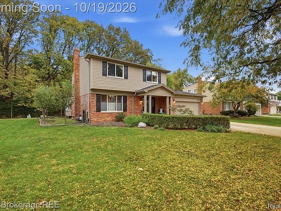 2nd image of 1795 N Lake Dr