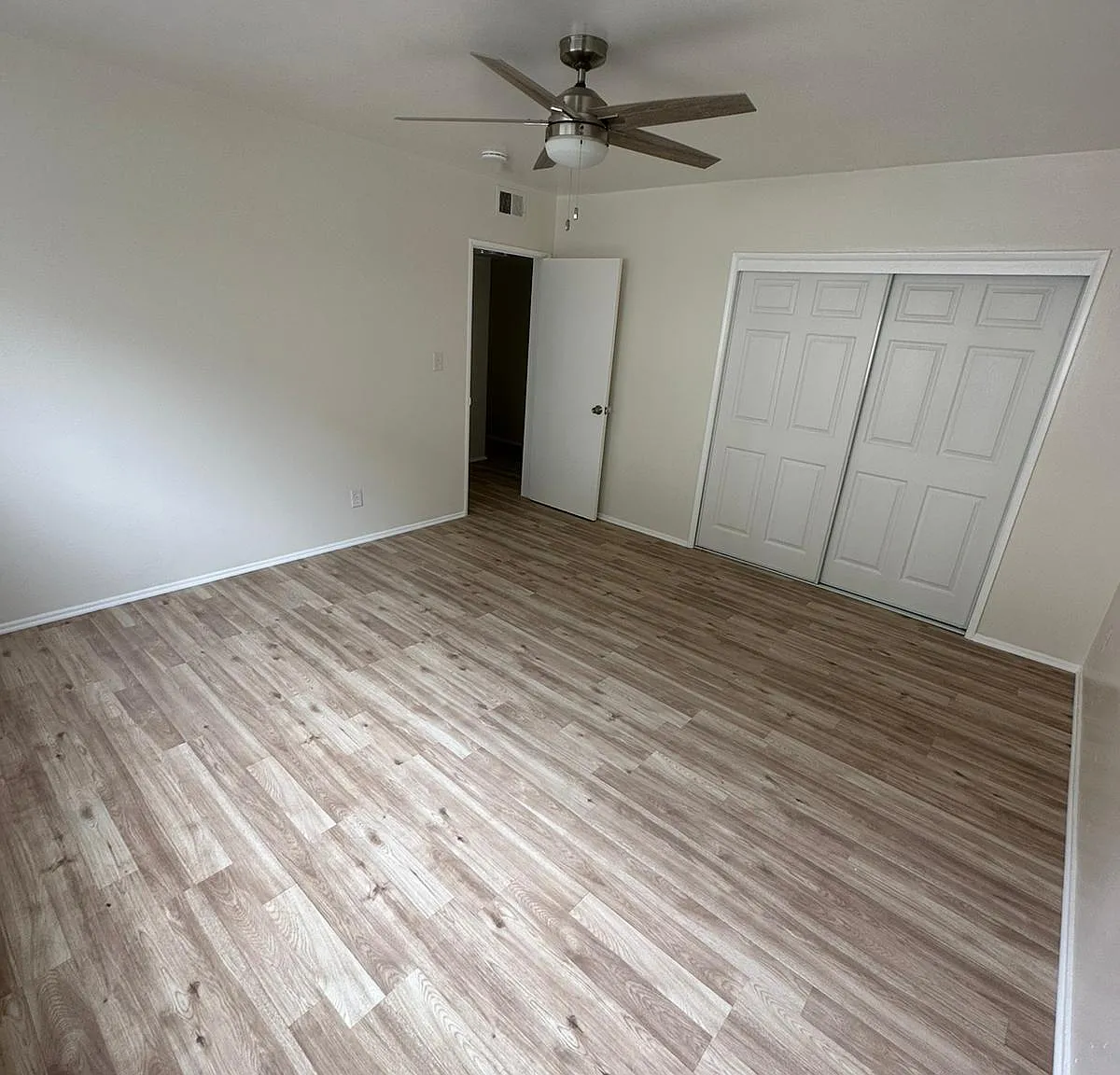 11423 Menlo Ave — Photo 4