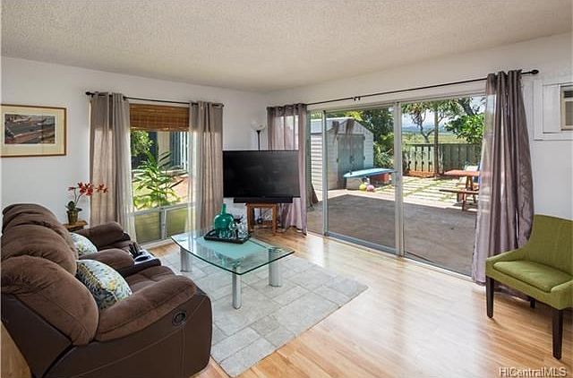 Spacious Living area opens to large patio. Lots of windows on corner end unit. Enjoy gorgeous trade winds, views as far as diamond head from the back patio.