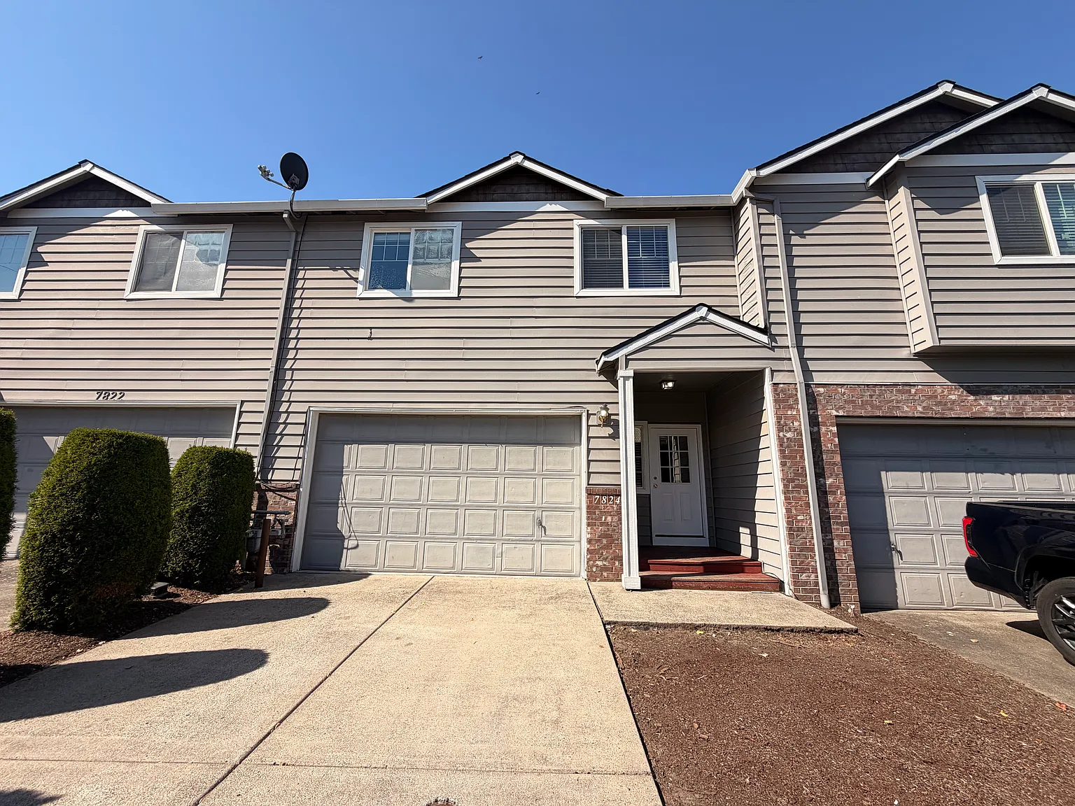 3 bed, 2.5 bath, 1723 sqft, $2,550 — Photo 2