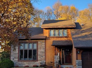 1925 Safari Trl, Eagan, MN 55122