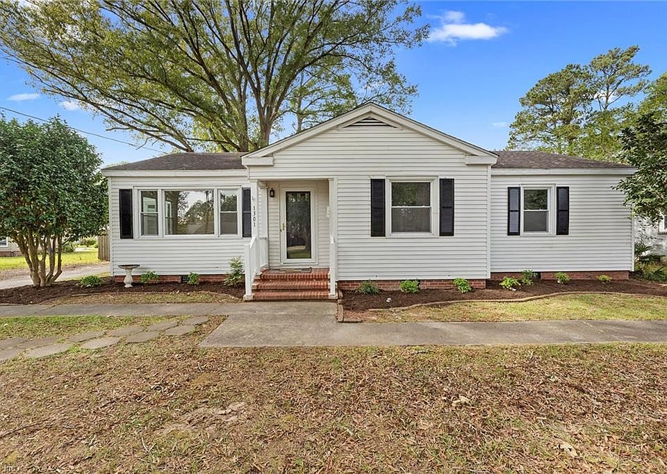 1st image of 1301 Park Dr