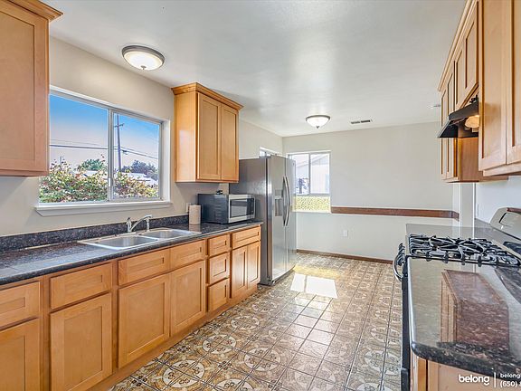 4th image of 31 Cedar Ln
