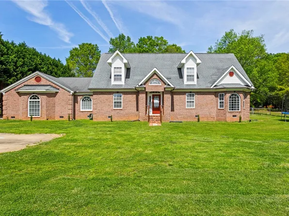 9565 Augusta Rd, Pelzer, SC 29669